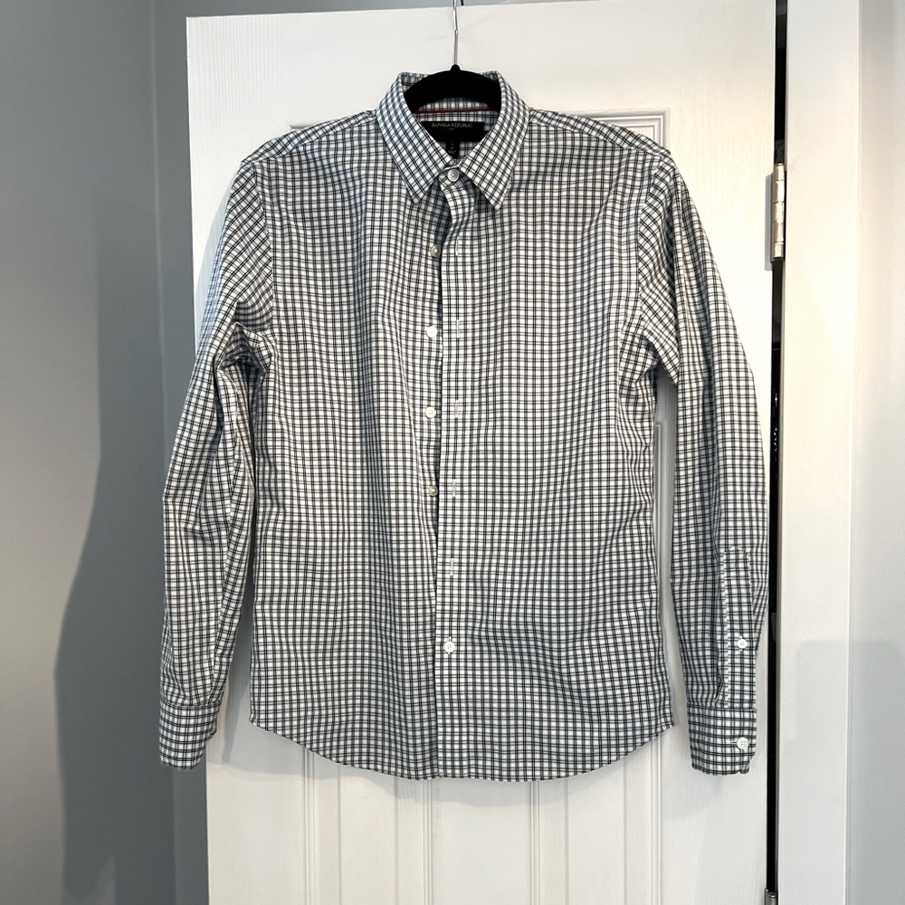 Banana Republic non-iron men’s dress shirt, size S, untucked fit